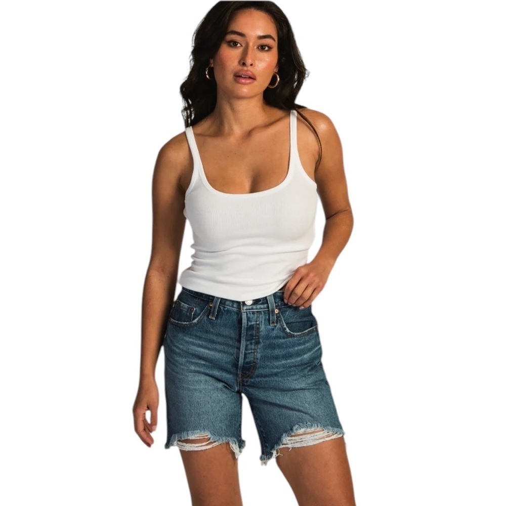Levi's 501 Womens Mid Thigh Shorts- Size 28
